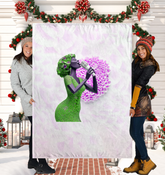 Close-up view of the soft Sherpa fabric of the Mountain Mist Retreat blanket.