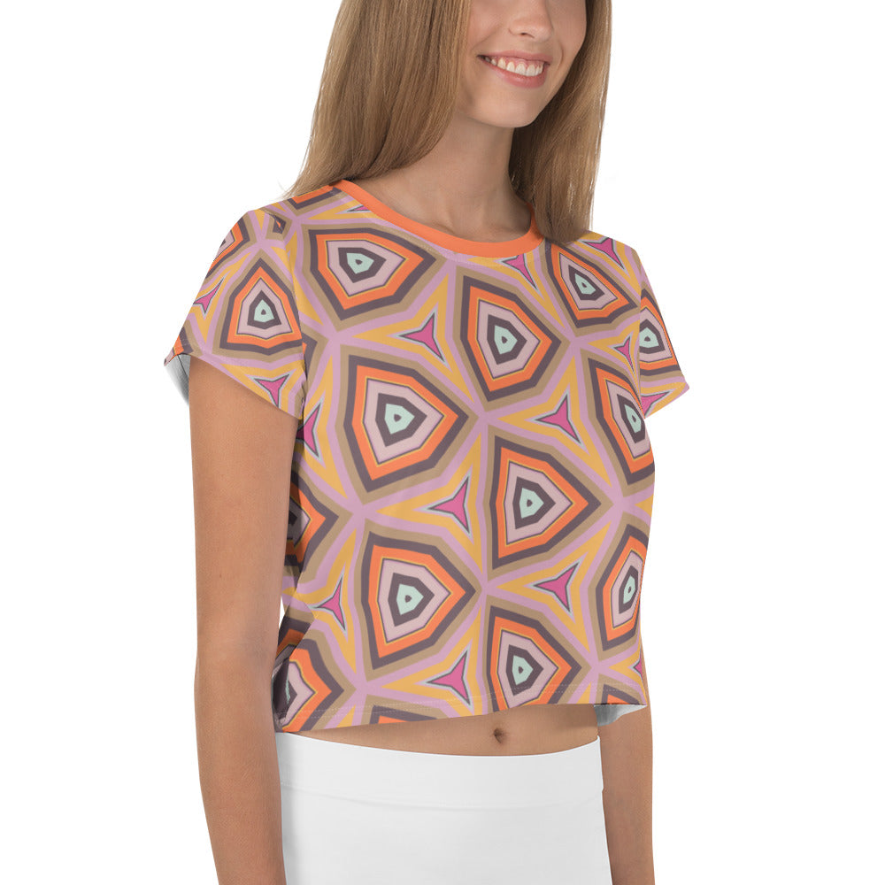 Casual and chic abstract crop tee for women