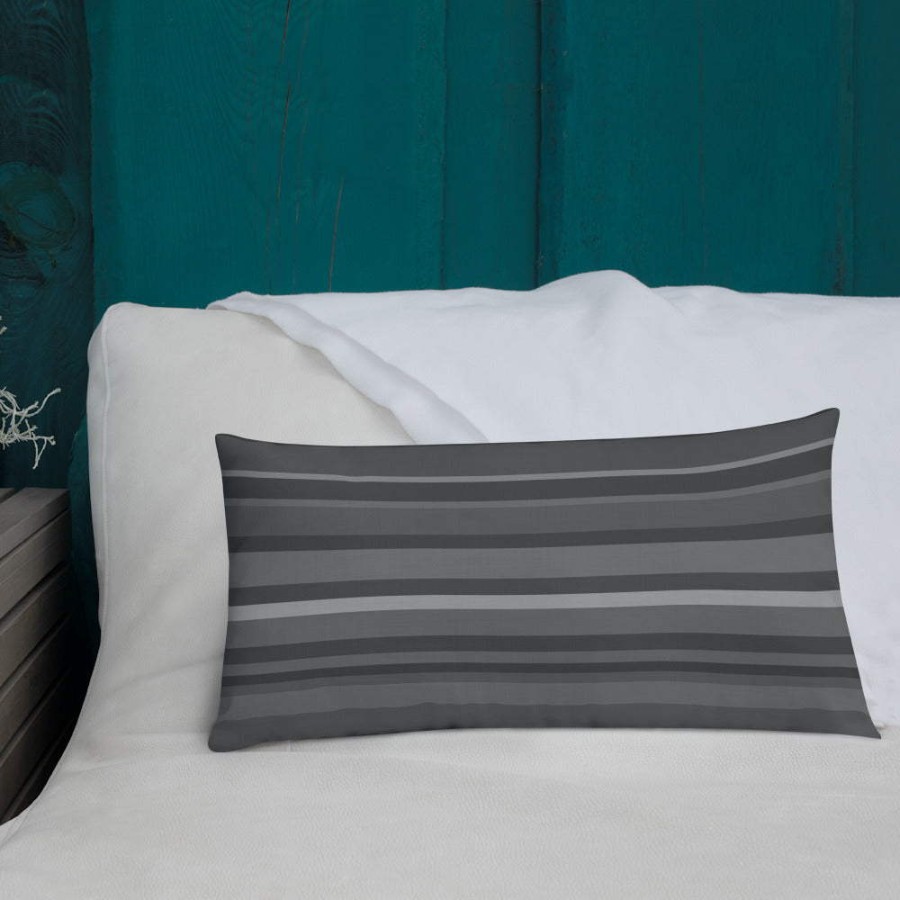 Luxurious Quatrefoil Design on Premium Pillow for Elegant Decor