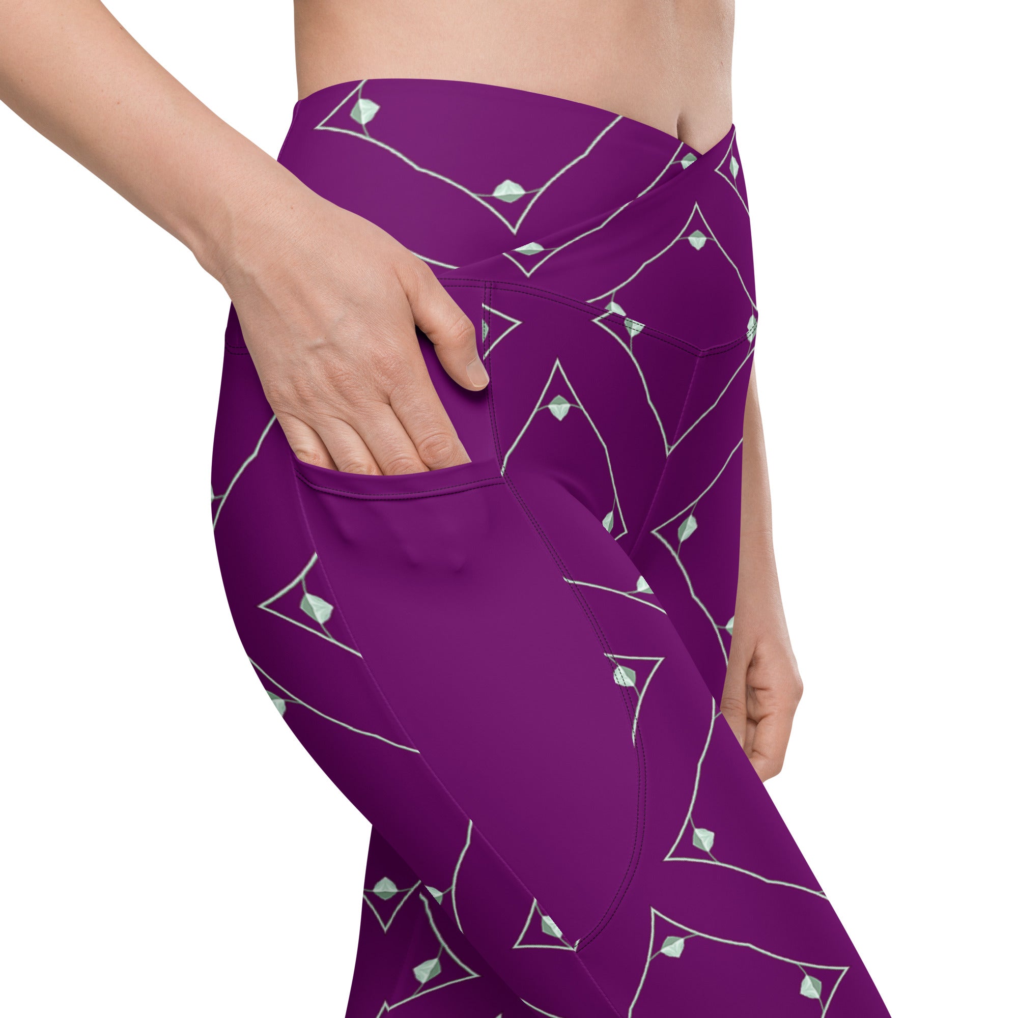 Comfort fit Geometric Bliss leggings with pockets for active wear.