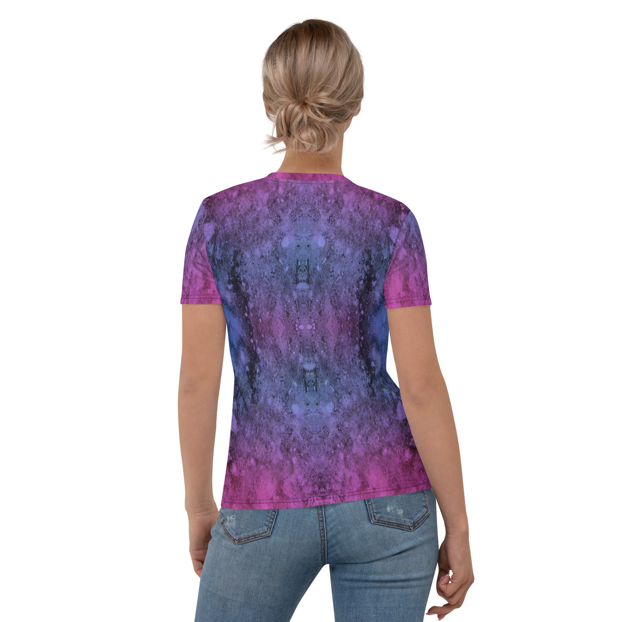 Stylish women’s crew neck featuring ocean tranquility theme.