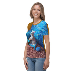 Stylish women's crew neck t-shirt featuring an arctic fox.