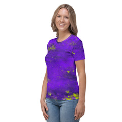 Stylish abstract coffee pattern on women's T-shirt.