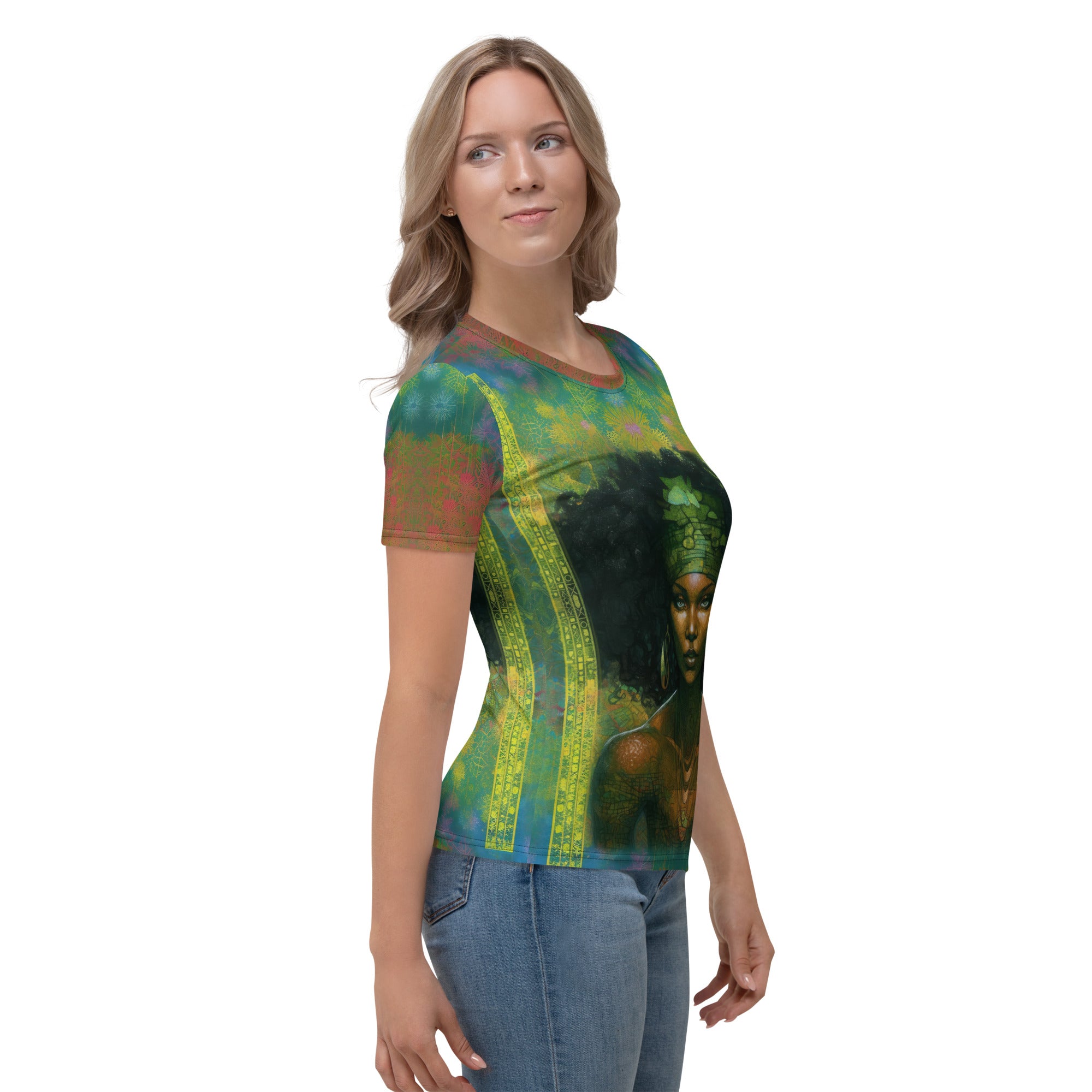 Colorful crewneck t-shirt for women with jungle pattern