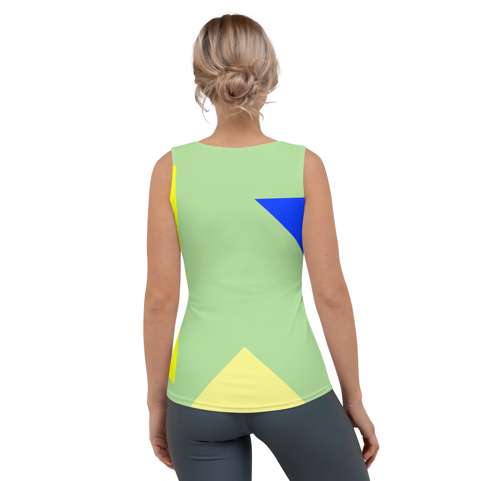 Yoga tank top in breathable fabric for women.