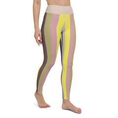 Soft and durable leggings with a tropical print, blending functionality with the beauty of a paradise landscape.