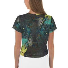 Stylish all-over print crop tee for trendy outfits.