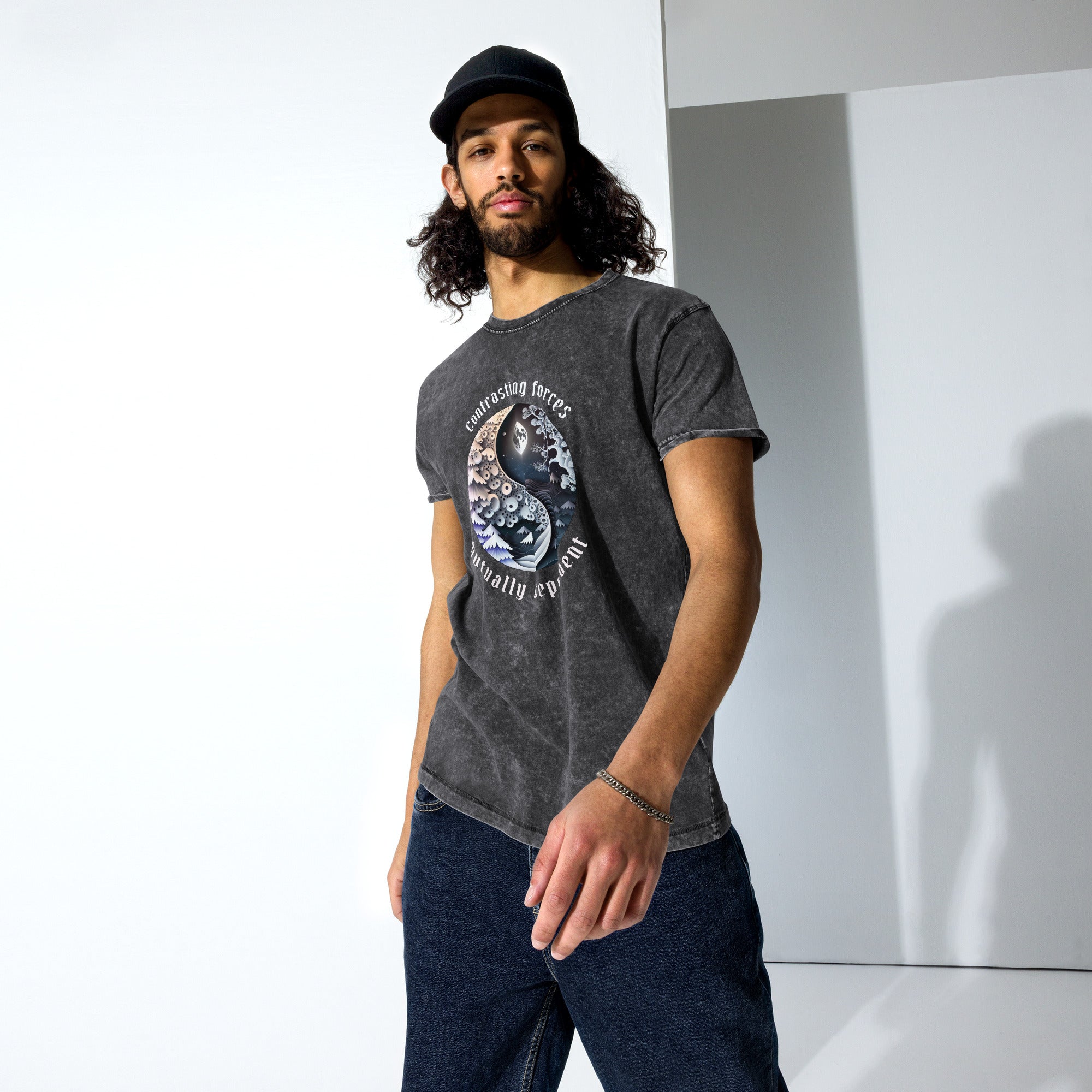 Fashionable unisex t-shirt in denim with Aurora print.